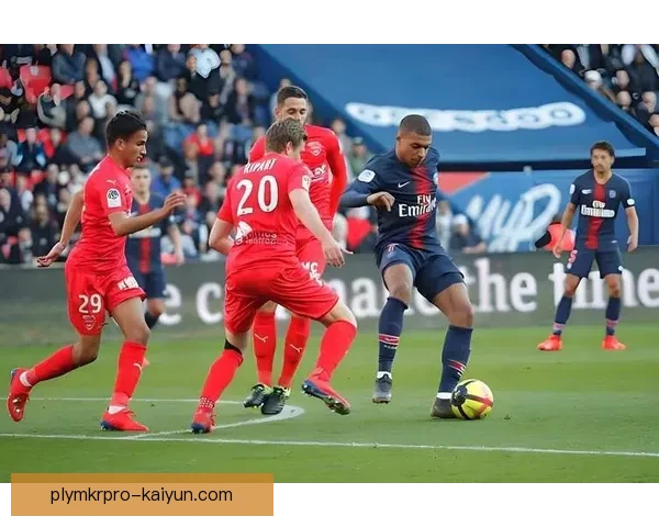 里尔中场组织持续提升，球队战术表现值得关注